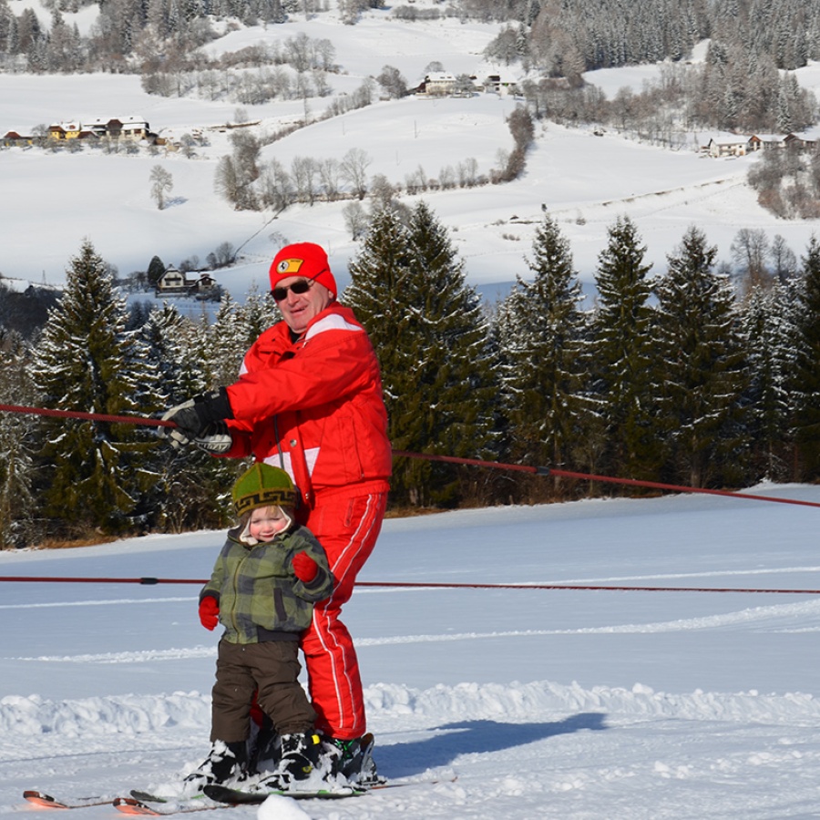 Winterurlaub am Schilcherhof mit hauseigenen Kinderskilift